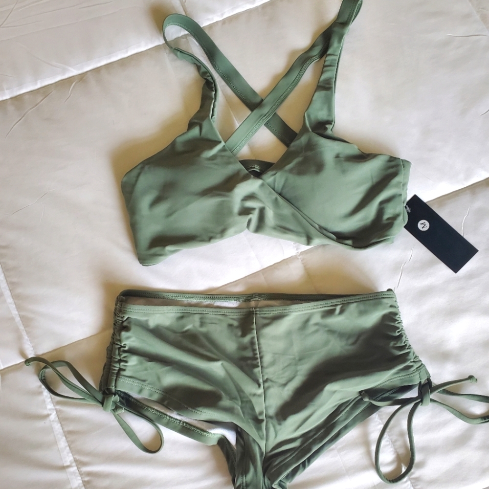 💥LAST ONE SIZE SMALL💥 Solid Bikini with Front Twist Top & Shortie Bottoms